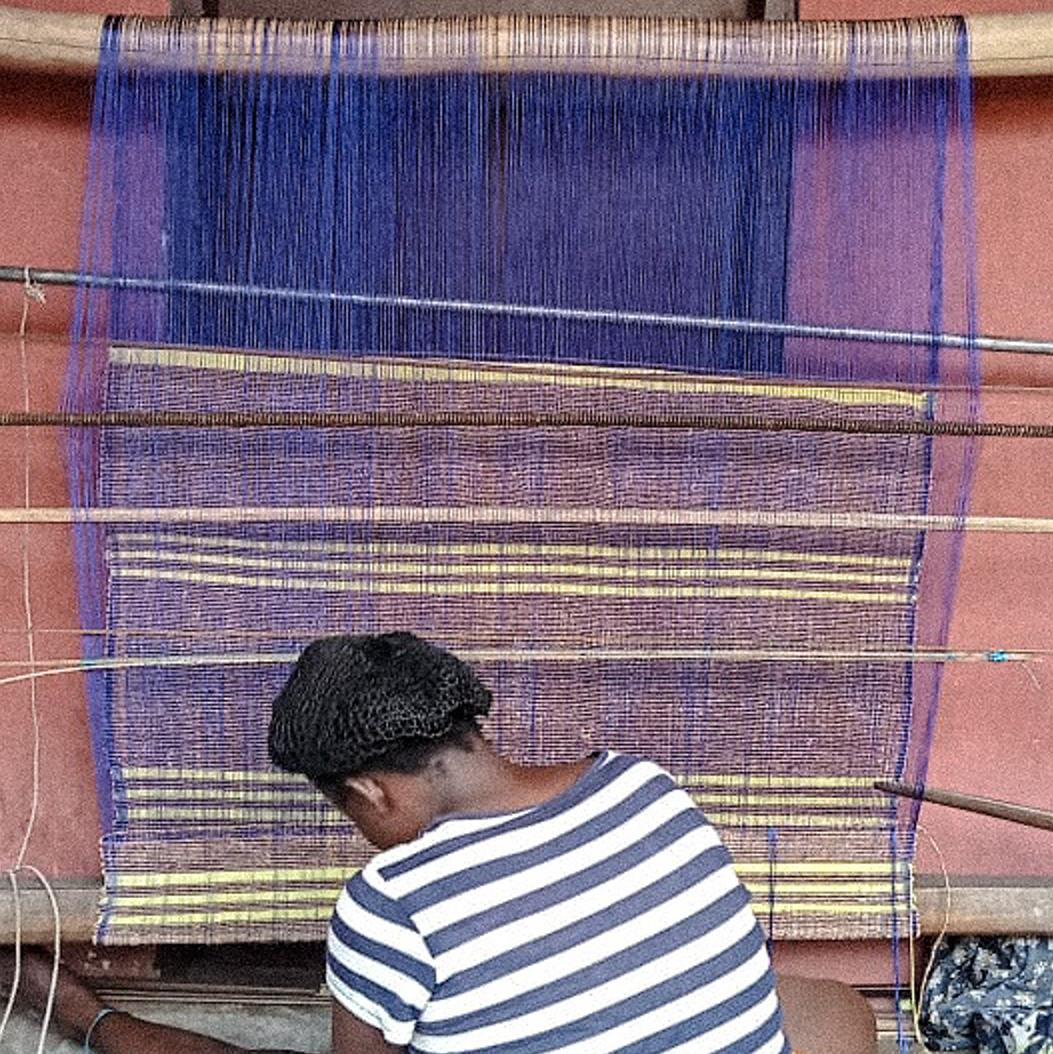 Ekwutosi weaving water hyacinth fibres with fish twine